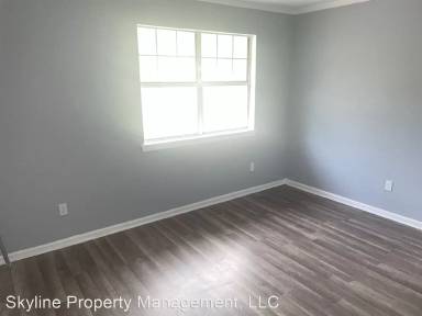 Main picture of Newly renovated 3 bedroom 1.5 bathroom condo