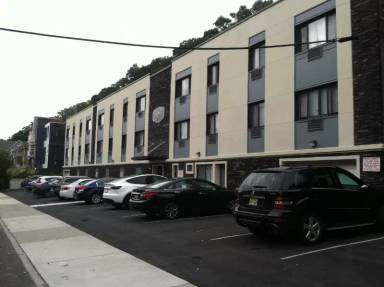 Main picture of 208 Undercliff Ave