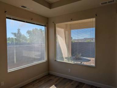 Main picture of 951 N Main St