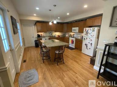 Main picture of 39 Gilman St