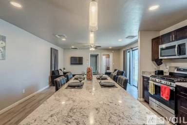 Main picture of 2907 N Mountain Ave