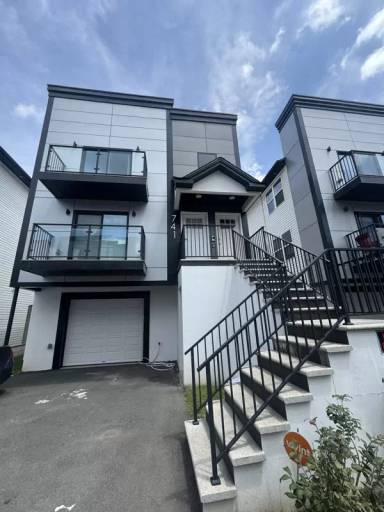 Main picture of 741 Seaport Dr