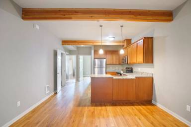 Main picture of 7400 N Greenwich Ave