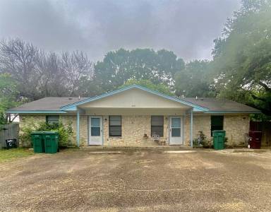 Main picture of 204 W Robin Ln