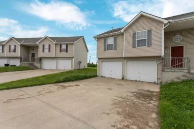 Main picture of 1110 Carriage Ln