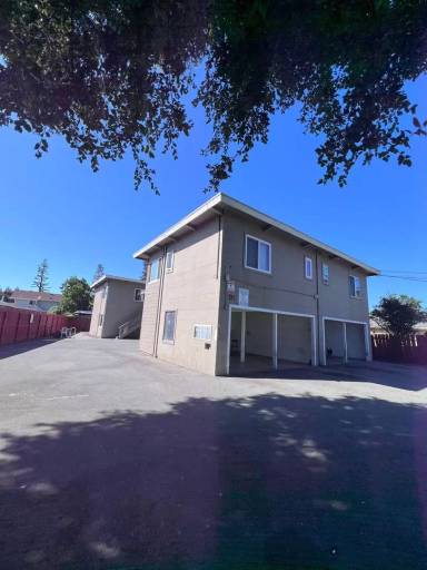Main picture of 211 3rd Ave