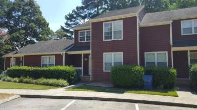 Main picture of 121 Hollow Oak Dr