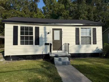 Main picture of 3012 Elm Dr