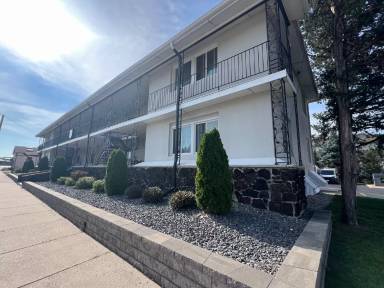 Main picture of 121 W 2nd St