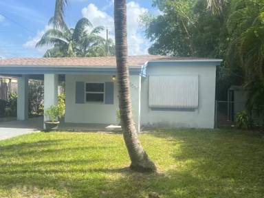 Main picture of 2057 NE 173rd St