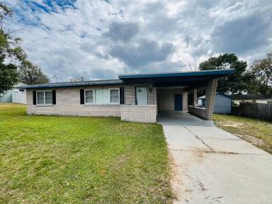 Main picture of 260 W Interlachen St