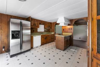 Main picture of 112 Queenswood Dr