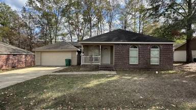 Main picture of 211 Forbes Cv