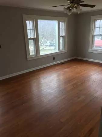 Main picture of 209 S Moss Ave