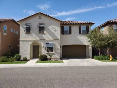 Main picture of 4242 E Erie St