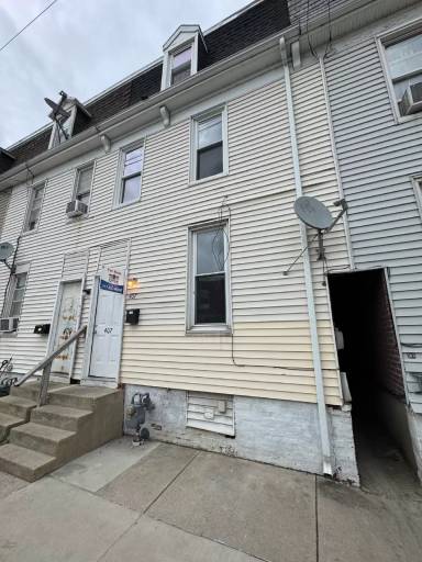 Main picture of 407 N Queen St