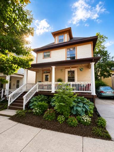 Main picture of 447 W Doty St