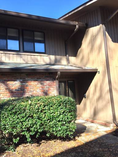 Main picture of 302 Oak Tree Dr