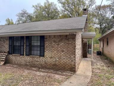 Main picture of 8386 Carl Dean St