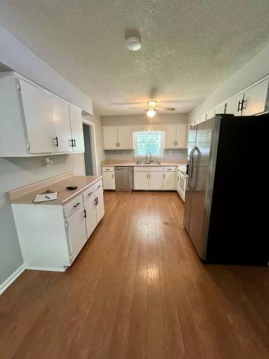 Main picture of 214 Hillside Dr