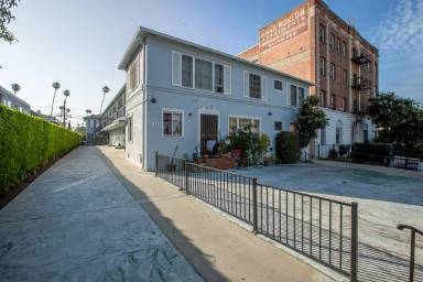 Main picture of 1164 S Norton Ave