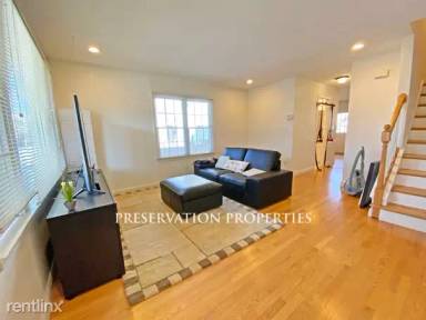 Main picture of 82 Chapel St