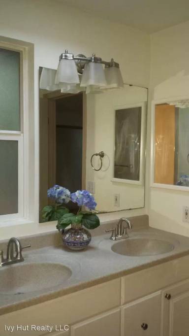 Main picture of 17002 NE 28th Pl