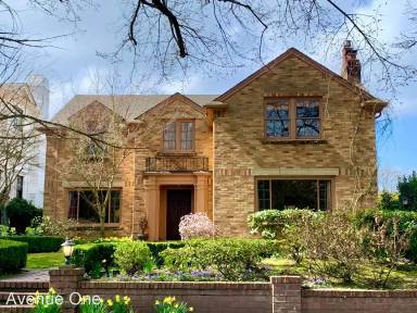 Main picture of 827 34th Ave E