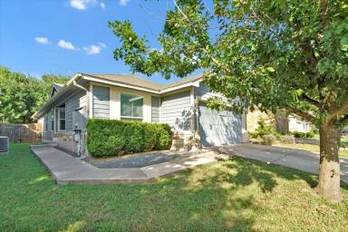 Main picture of 1608 Waxberry Ln