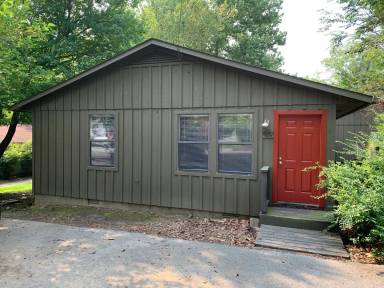 Main picture of 1631 W Maine St