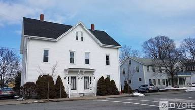 Main picture of 38 Pleasant St