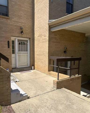 Main picture of 2729 31st Pl NE