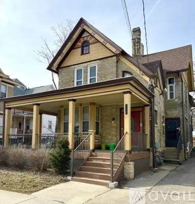 Main picture of 110 E Johnson St