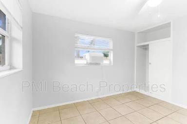Main picture of 182 SE 27th Way