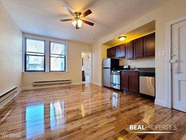 Main picture of 818 W Diversey Pkwy