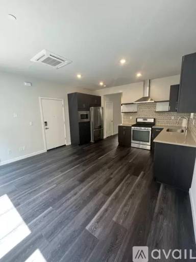 Main picture of 425 Lug Ln