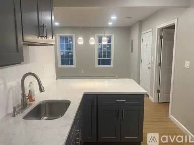 Main picture of 5 Temple St