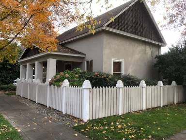 Main picture of 341 W 4th St