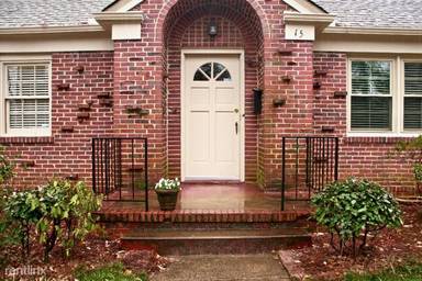 Main picture of 600 University Rdg