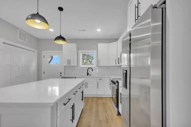 Main picture of 307 W Kenwood Dr