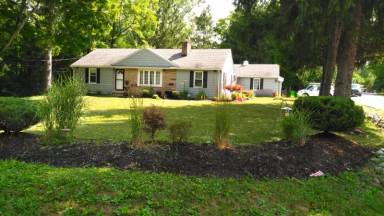 Main picture of 7 Lyndale Dr