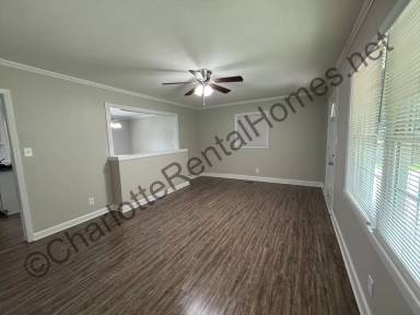 Main picture of 105 Clegg St