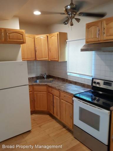 Main picture of 2605 W Oakdale St