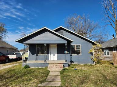 Main picture of 716 W 6th St