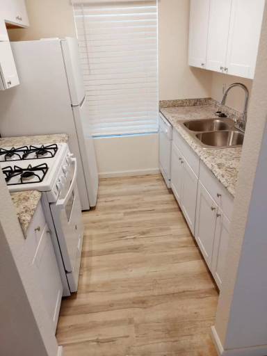 Main picture of 409 N Lincoln Way