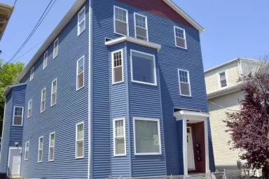 Main picture of 213 Carpenter St