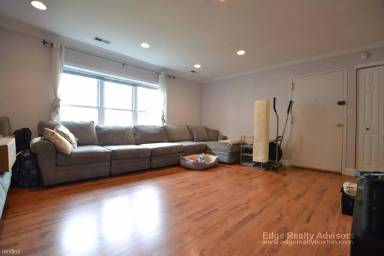 Main picture of 33 Newton St