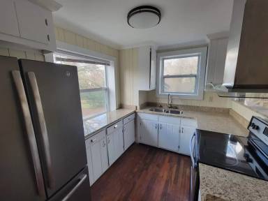 Main picture of 409 Scott Ave