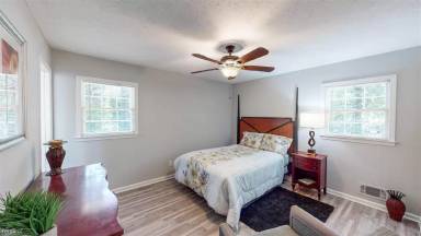 Main picture of 2657 Kings Way