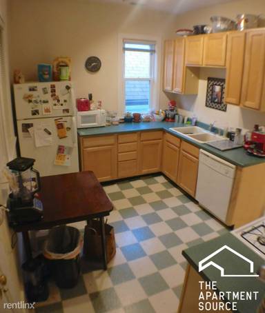 Main picture of 1248 W Diversey Pkwy